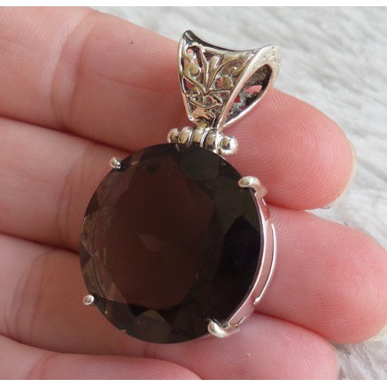 Zilveren hanger gezet met ronde facet Smokey Topaas 