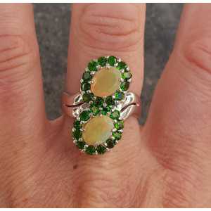 Zilveren ring gezet met Ethiopische Opalen en groene Granaat 19