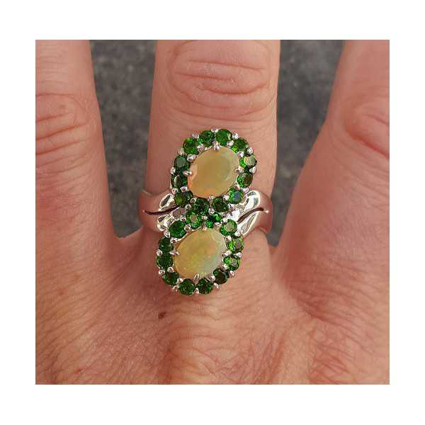 Zilveren ring gezet met Ethiopische Opalen en groene Granaat 19