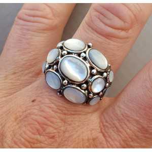 Zilveren ring gezet met Parelmoer ring maat 19 mm