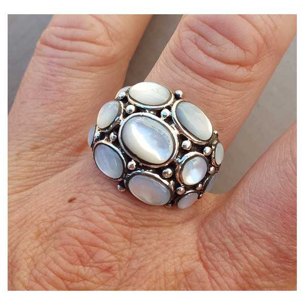 Zilveren ring gezet met Parelmoer ring maat 19 mm