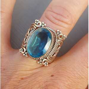 Zilveren ring gezet met blauw Topaas 17.5