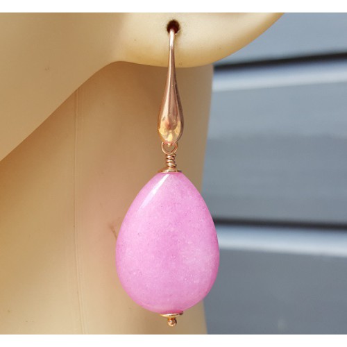 Oorbellen met gladde licht roze Jade briolet