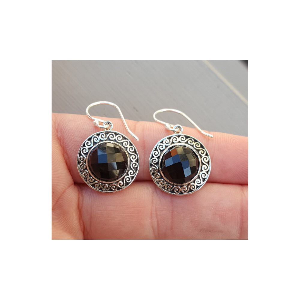 Silver earrings with round facet Onyx