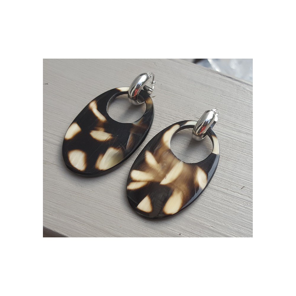 Zilveren creolen met Buffelhoorn druppel Poema