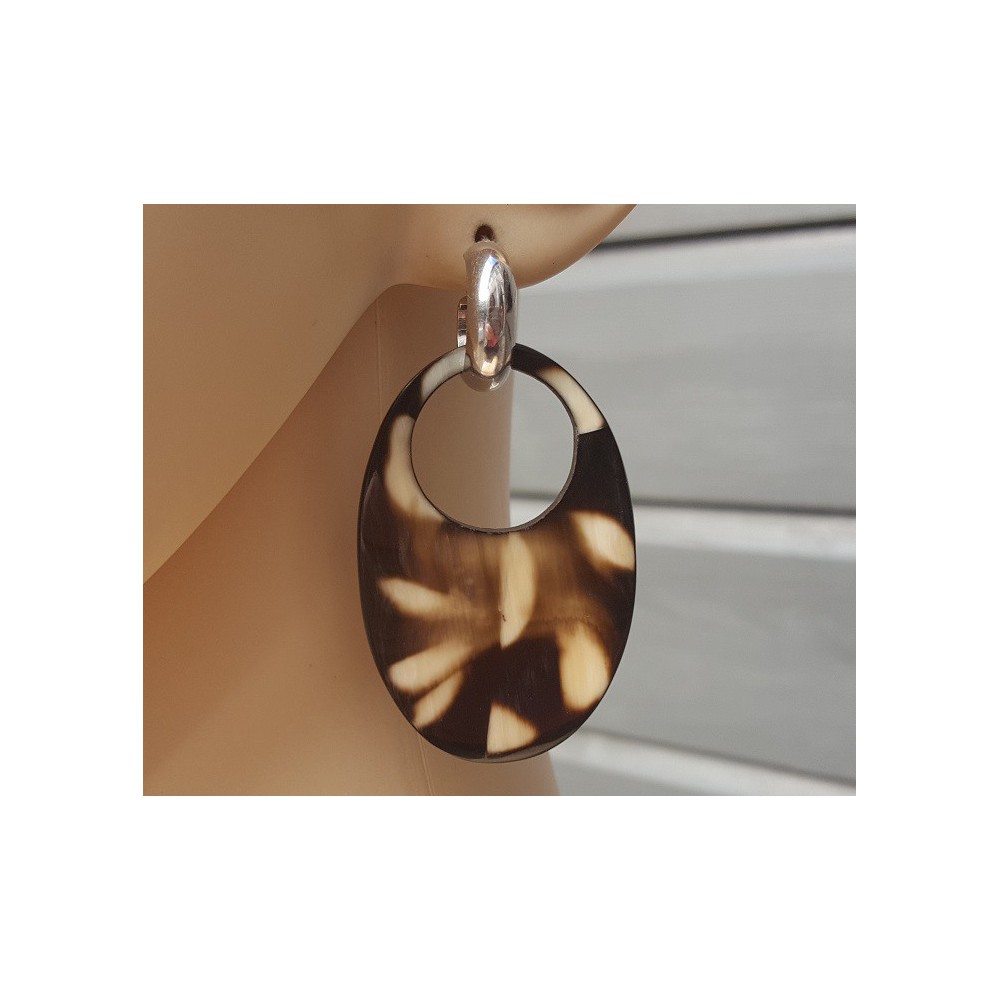 Zilveren creolen met Buffelhoorn druppel Poema