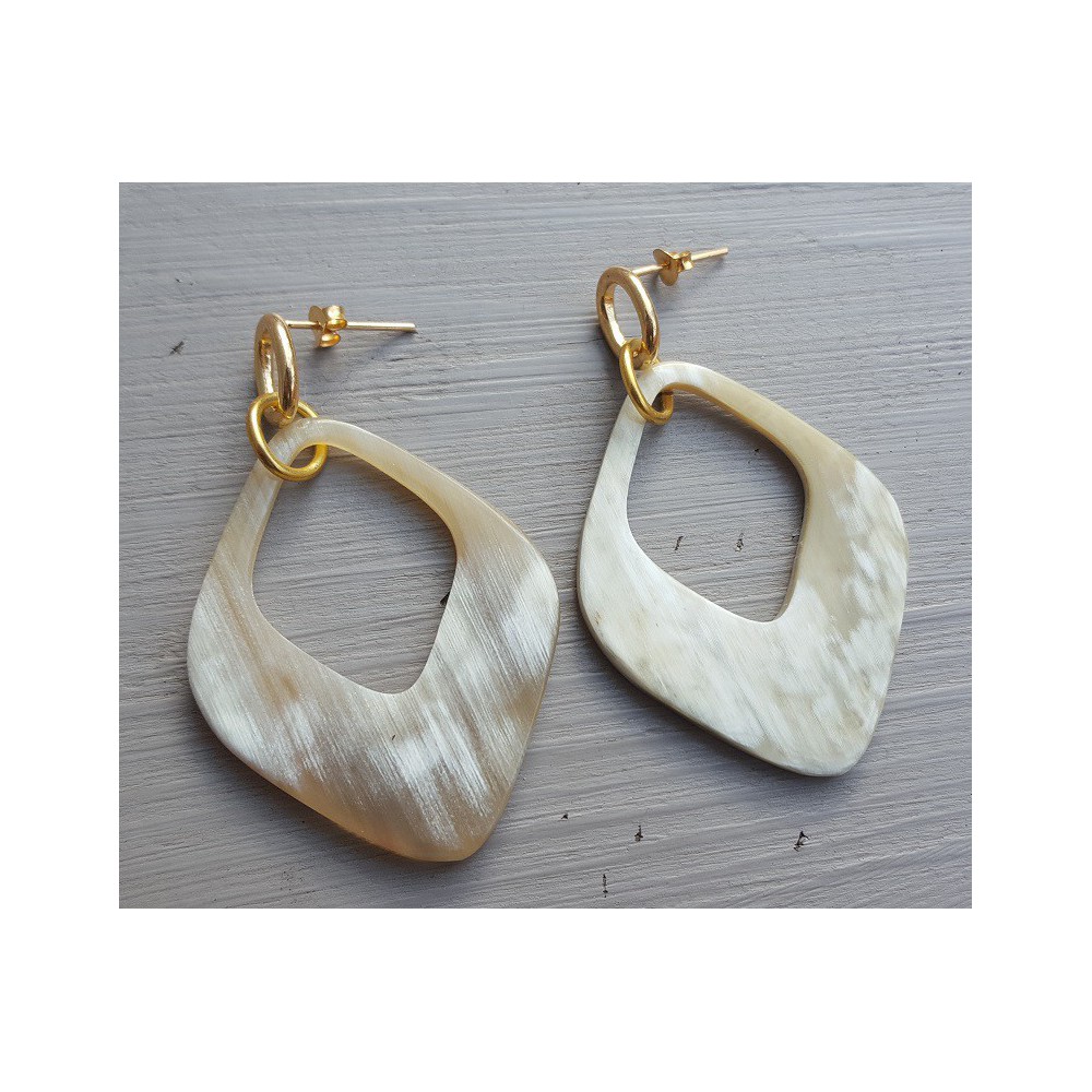 Oorbellen met hanger van Buffelhoorn