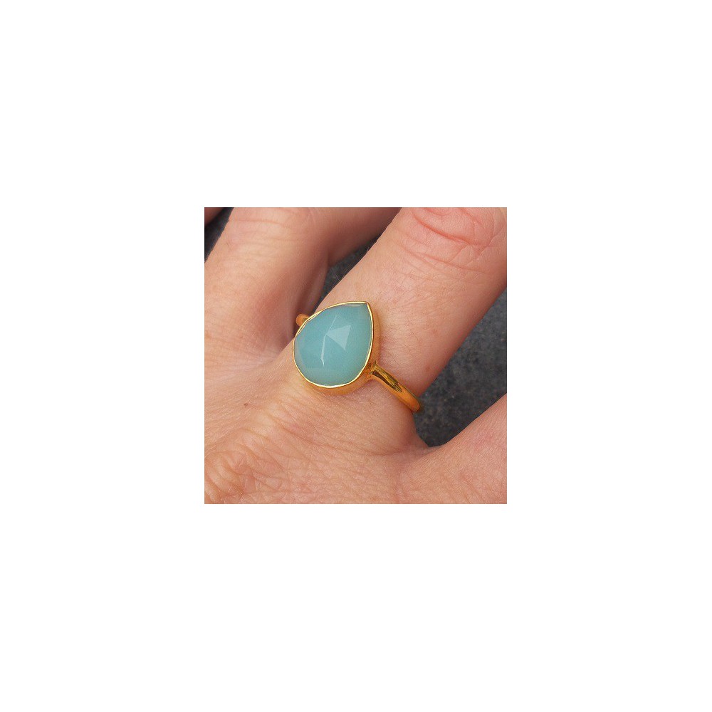 Vergulde ring met druppelvorm facet aqua Chalcedoon 18.5 mm