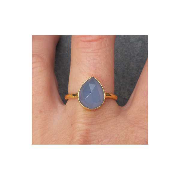 Vergoldet ring mit oval facettierten blauen Chalcedon 18,5 mm