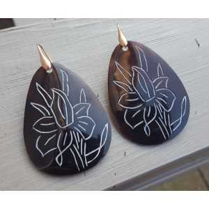 Earrings with large brown shell with flower