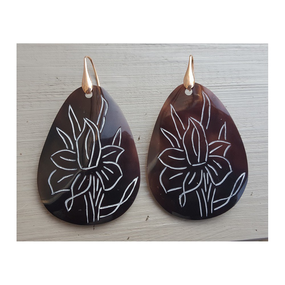 Earrings with large brown shell with flower