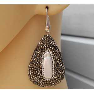 Zilveren oorbellen met hanger van kristallen en Parel