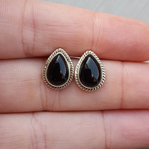 Zilveren oorknoppen met druppelvormige zwarte Onyx