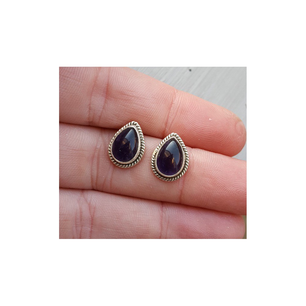 Silver oorknoppen with drop-shaped cabochon Amethyst