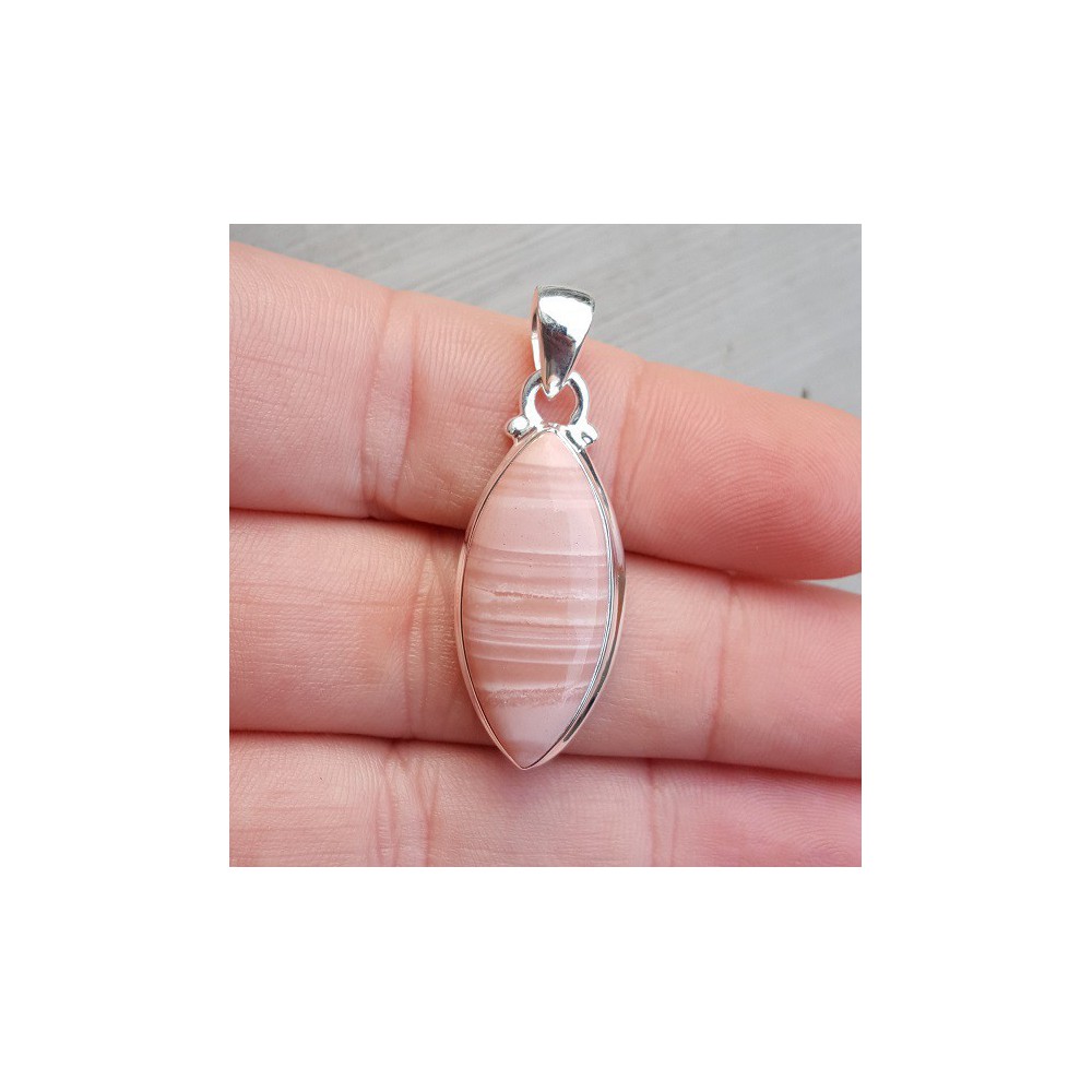 Zilveren hanger gezet met marquise cabochon roze Opaal