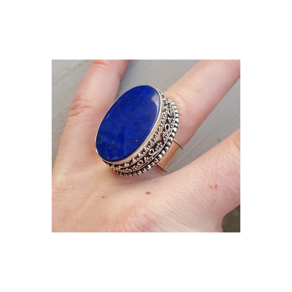 Silber ring mit ovalen Lapis Lazuli in die bearbeitete Einstellung 17 mm