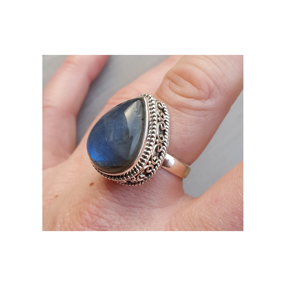 Silver ring with Labradorite and carved head 19