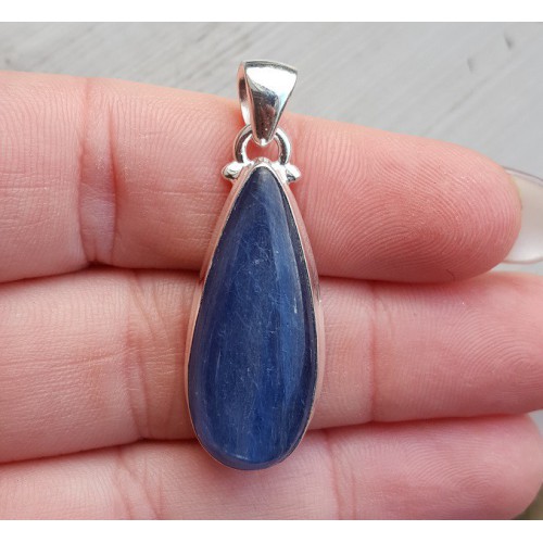 Zilveren edelsteenhanger gezet met Kyaniet