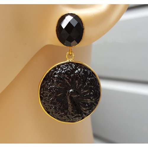 Vergulde oorbellen met ovale facet Onyx en uitgesneden Onyx