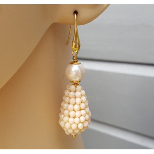 Vergulde oorbellen Parel en druppel van ivoor kleurige kristallen