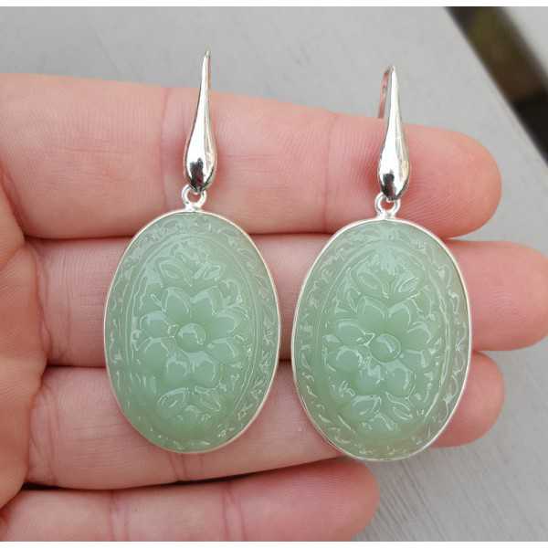 Zilveren oorbellen met ovale uitgesneden licht groene Chalcedoon quartz
