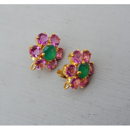 Goud vergulde oorknoppen met roze Toermalijn quartz en groene Onyx