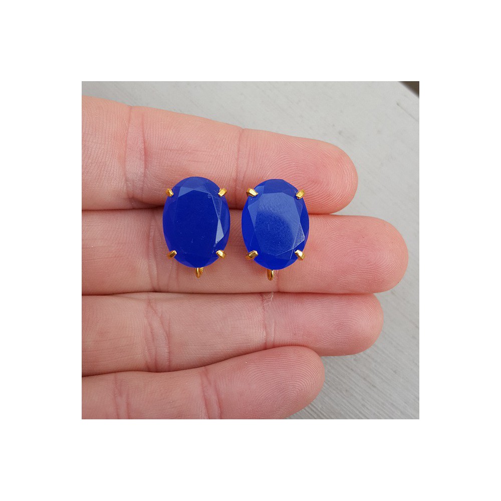 Vergulde oorknoppen gezet met kobalt blauwe Chalcedoon