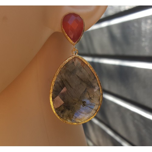 Vergulde oorbellen met oranje Kattenoog en Labradoriet