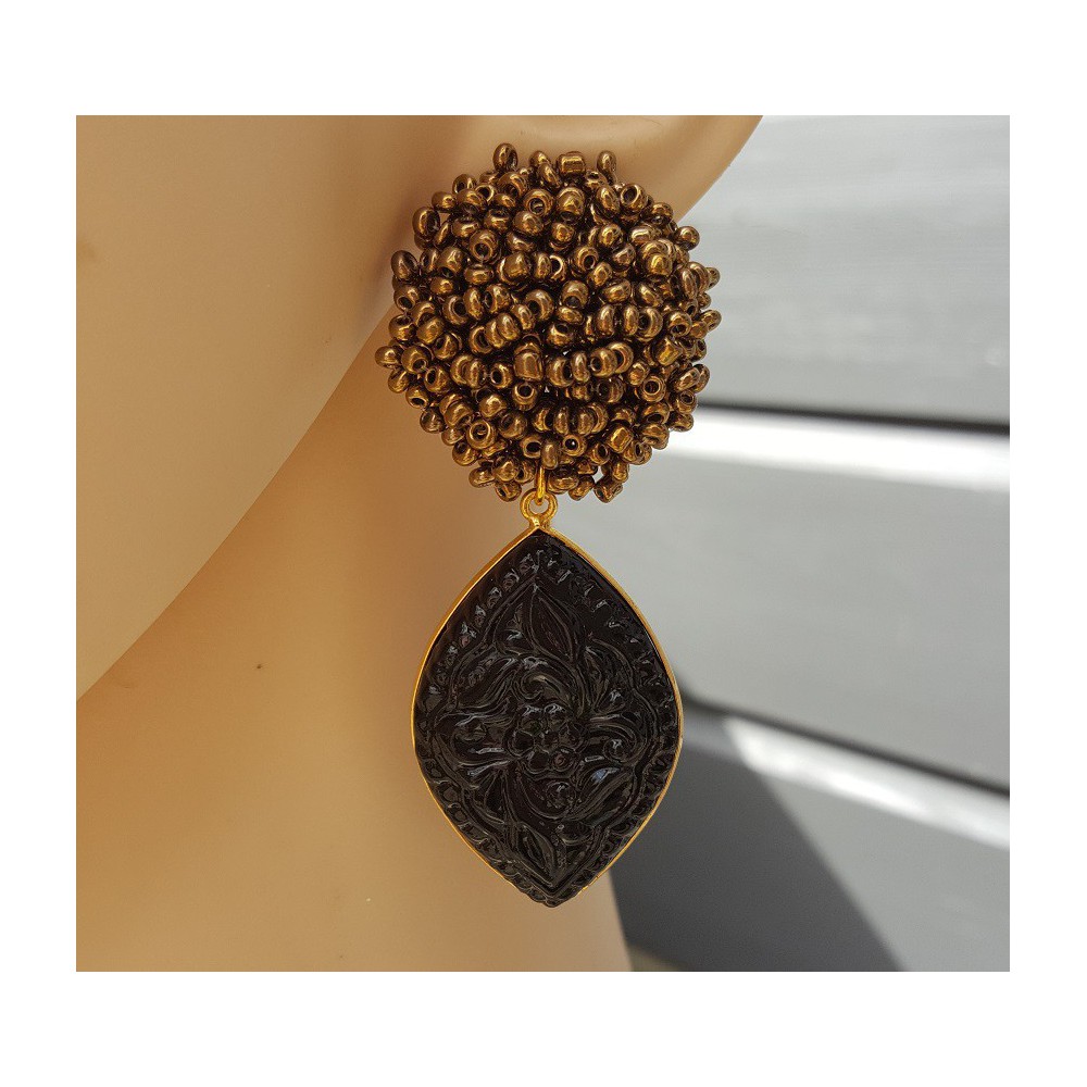 Gold plated earrings oorknoppen of beads and carved black Onyx