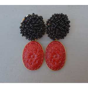 Gold plated earrings oorknoppen of beads and carved red quartz