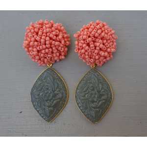 Gold plated earrings oorknoppen with beads and carved grey Chalcedony