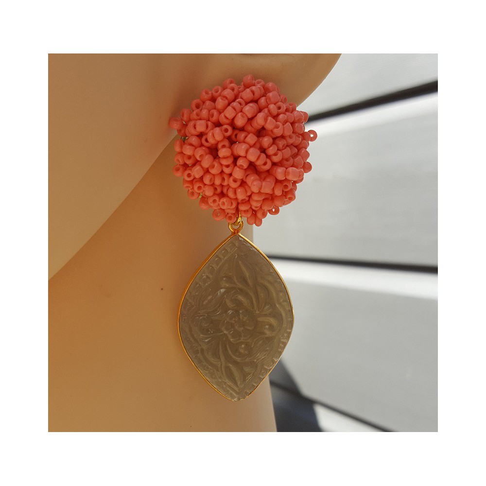 Gold plated earrings oorknoppen with beads and carved grey Chalcedony