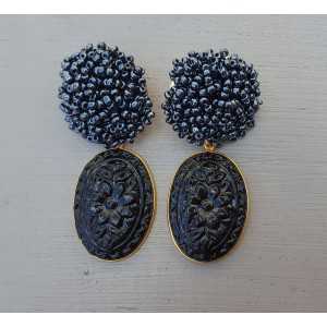 Gold plated earrings oorknoppen of beads and carved Onyx