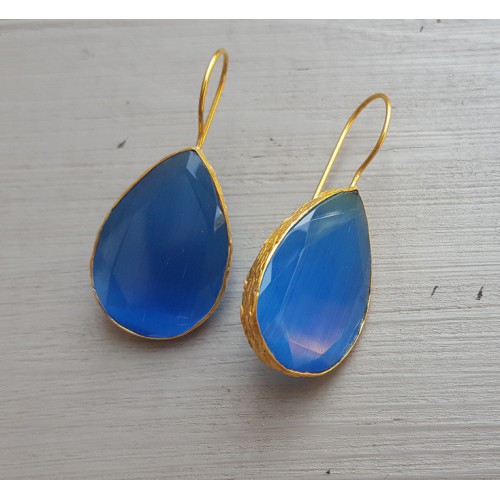 Vergulde oorbellen met brede druppelvormige blauwe Kattenoog