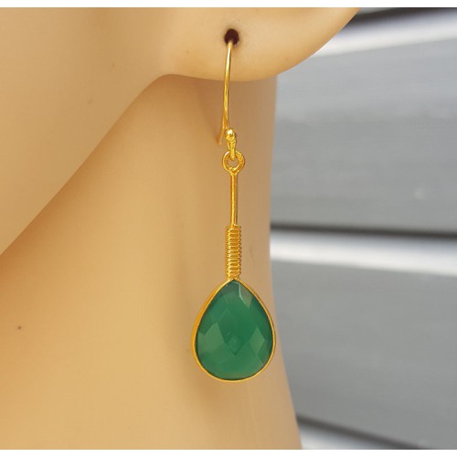 Goud vergulde oorbellen met groene Onyx