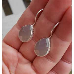 Zilveren oorbellen met druppelvormige grijze Chalcedoon