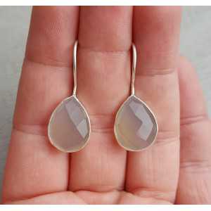 Zilveren oorbellen met druppelvormige grijze Chalcedoon