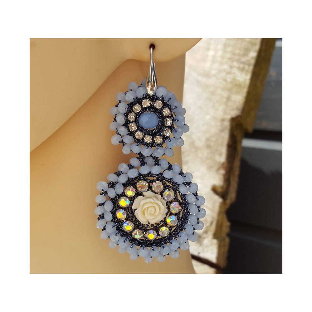 Earrings with pendant of light blue crystals and flower