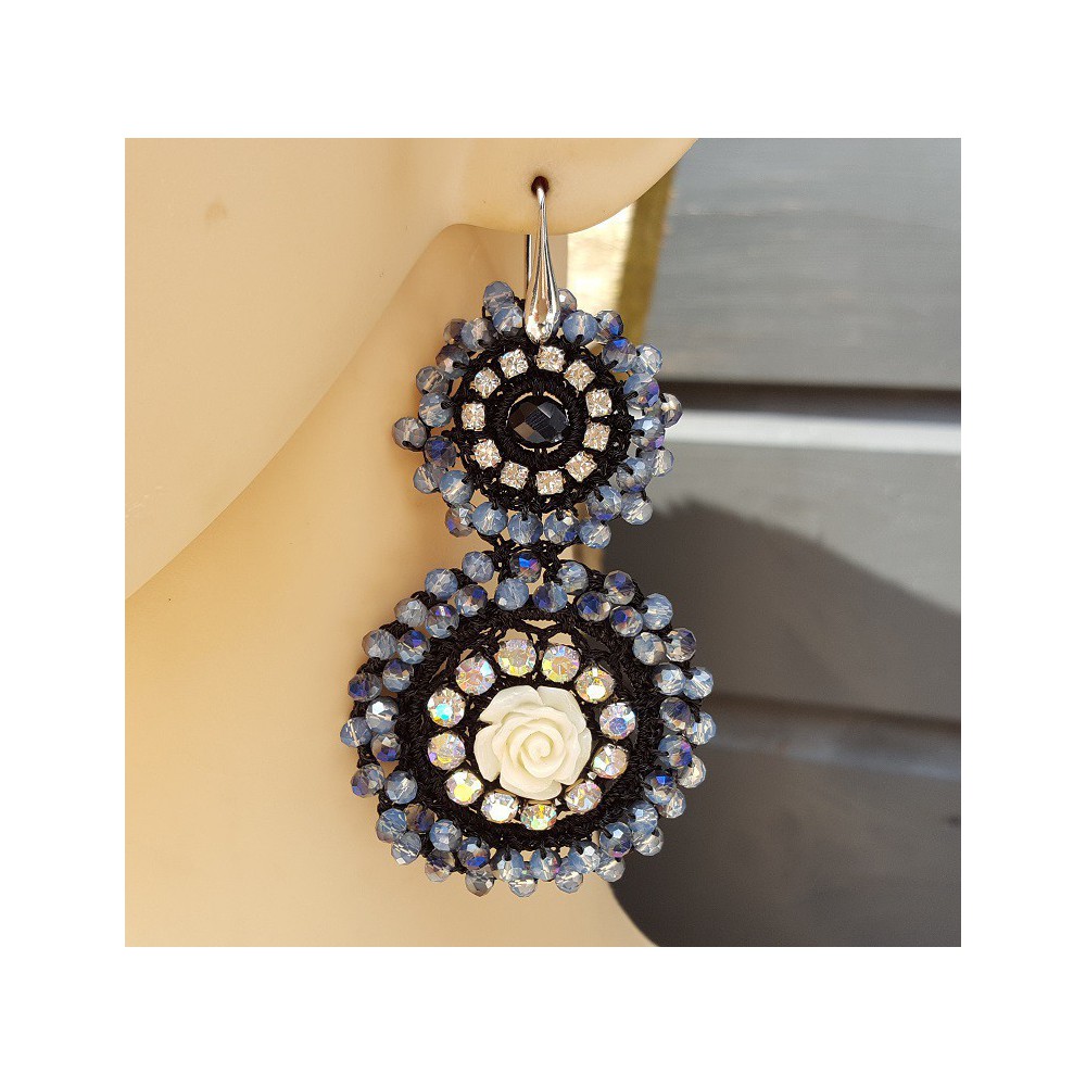 Earrings with pendant with dark blue crystals and flower 