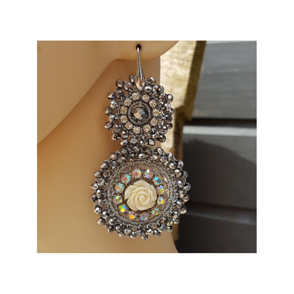 Earrings with pendant in silver crystals and flower 