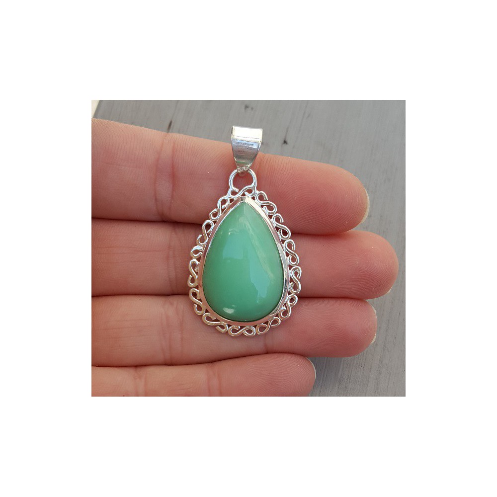 Zilveren hanger gezet met Chrysopraas en bewerkte setting