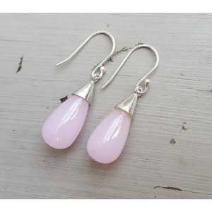 Zilveren oorbellen met druppel van roze Chalcedoon