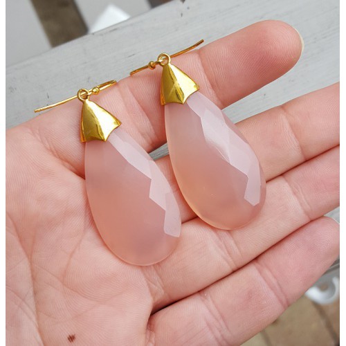 Goud vergulde oorbellen met grote roze Chalcedoon briolet