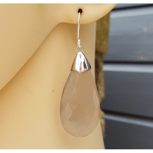 Zilveren oorbellen met grote grijze Chalcedoon briolet