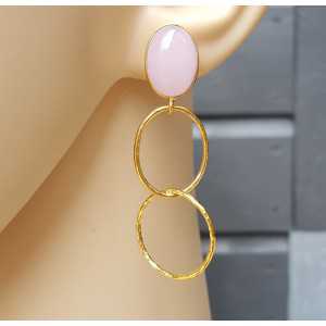 Vergulde oorbellen met roze Chalcedoon en gouden ringen
