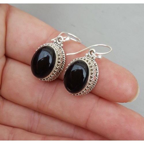Zilveren oorbellen ovale cabochon Onyx in bewerkte setting