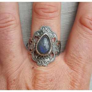 Silver ring set with Labradorite and carved head 18.5 