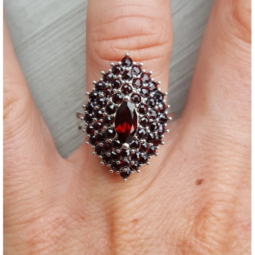 Zilveren ring met marquise en ronde Granaten 17 mm