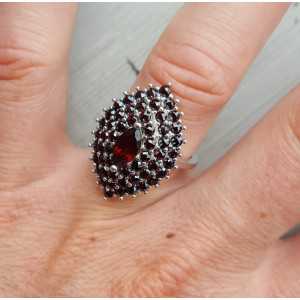 Zilveren ring met marquise en ronde Granaten 17 mm