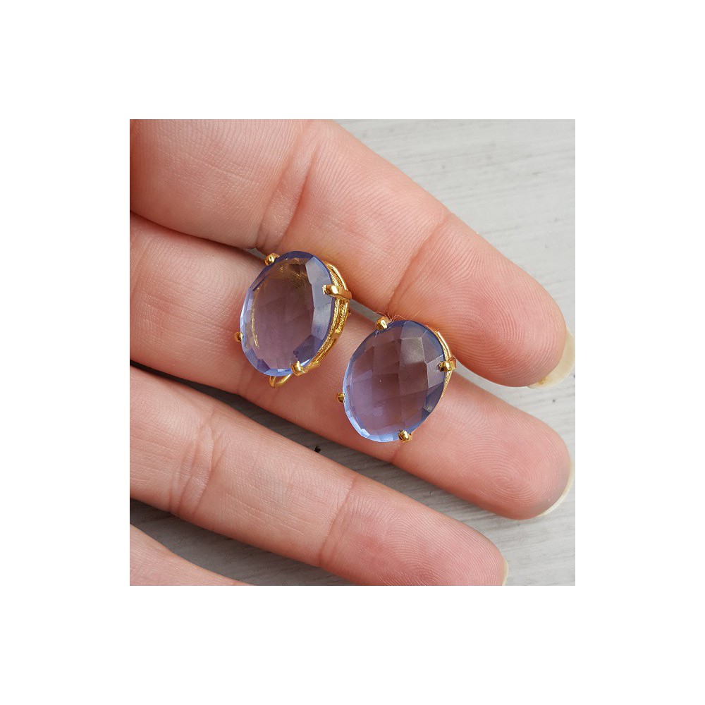 Vergulde oorknoppen gezet met Ioliet blauwe quartz